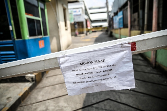 Suasana Pasar Gondangdia Ditutup Sementara