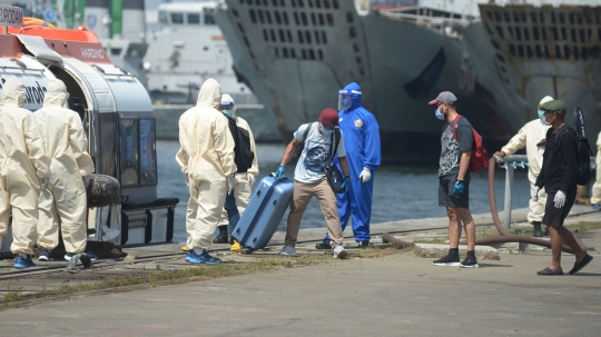 Ratusan WNI ABK Kapal MV Eurodam Tiba di Tanjung Priok