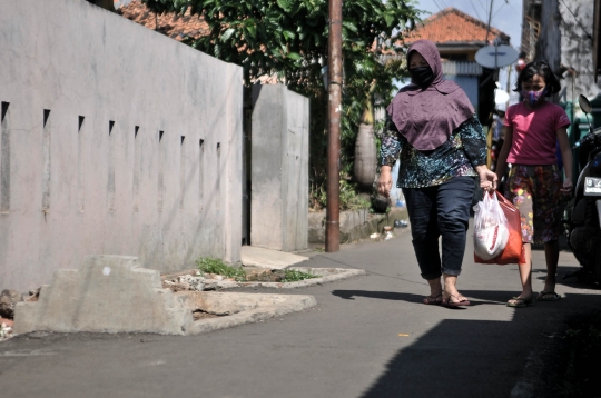 Melihat Lebih Dekat Makam di Gang Pisangan Timur