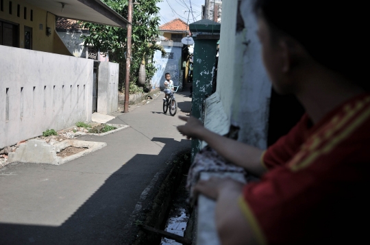 Melihat Lebih Dekat Makam di Gang Pisangan Timur