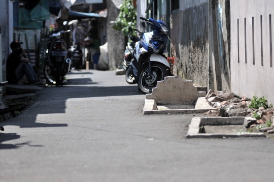 Melihat Lebih Dekat Makam di Gang Pisangan Timur