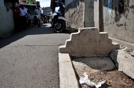 Melihat Lebih Dekat Makam di Gang Pisangan Timur