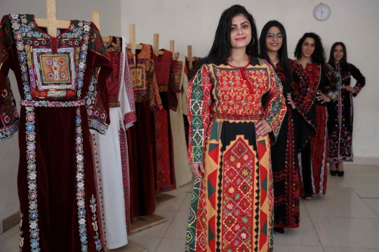 Trend Busana Tradisional Palestina di Yordania