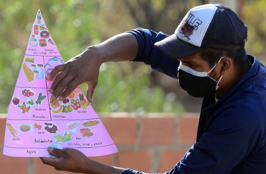Perjuangan Guru di Bolivia Mengajar Murid-muridnya Kala Pandemi