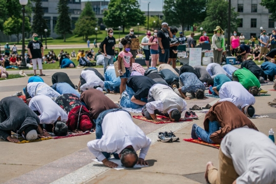 Peringati Juneteenth, Muslim Salat Berjemaah di Gedung Kongres AS