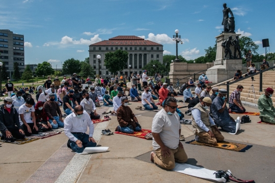 Peringati Juneteenth, Muslim Salat Berjemaah di Gedung Kongres AS