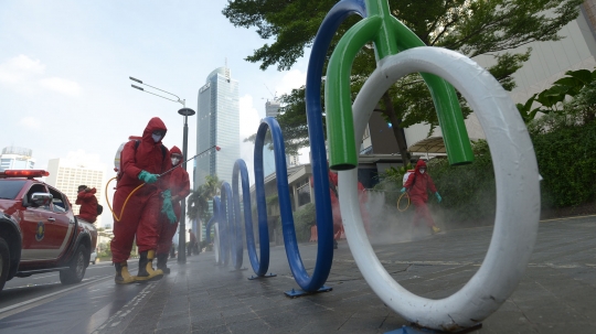 Jelang CFD, Damkar Sterilisasi Kawasan Sudirman-Thamrin