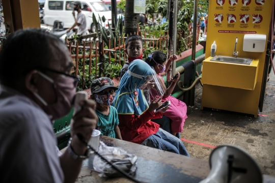 Pasar Kebayoran Lama Buka Kembali dengan Protokol Kesehatan