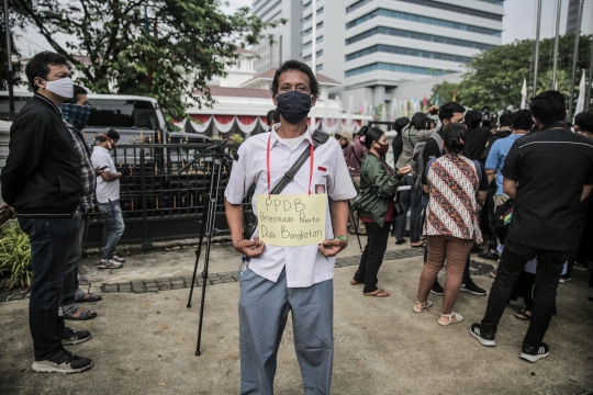 Geruduk Balai Kota, Ratusan Orangtua Protes Kriteria Usia di Seleksi PPDB