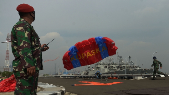 Aksi Penyerbuan Kopaska dalam Latihan Peperangan Laut Khusus