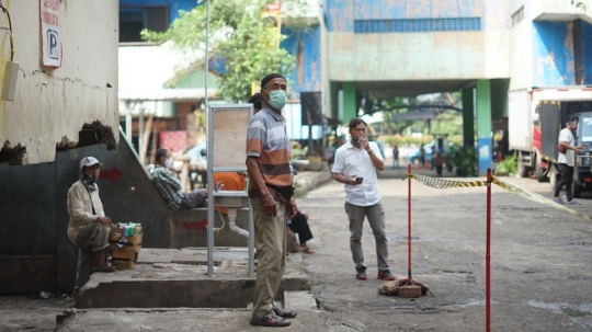 Kembali Dibuka Setelah 3 Positif, Begini Suasana Pasar Minggu