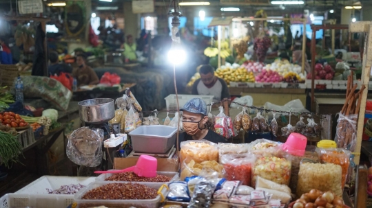 Kembali Dibuka Setelah 3 Positif, Begini Suasana Pasar Minggu