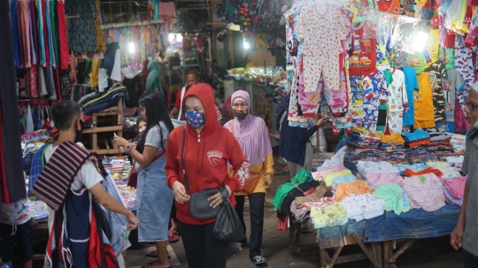 Kembali Dibuka Setelah 3 Positif, Begini Suasana Pasar Minggu