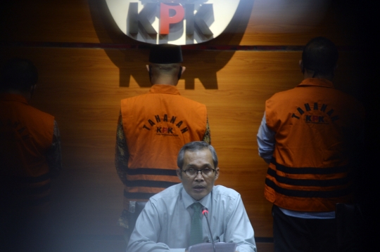 KPK Tahan 3 Tersangka Mantan Pimpinan DPRD Jambi