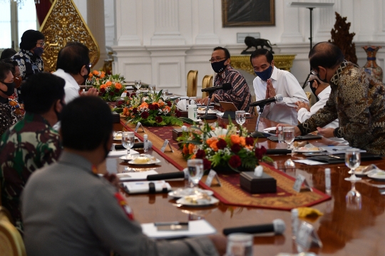 Jokowi Pimpin Ratas Antisipasi Karhutla Secara Tatap Muka