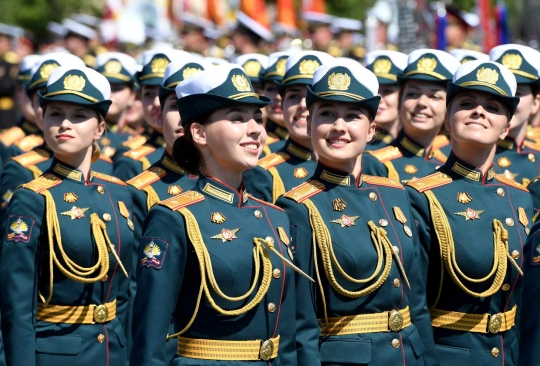 Aksi Tentara Cantik Rusia dalam Victory Day Parade di Moskow