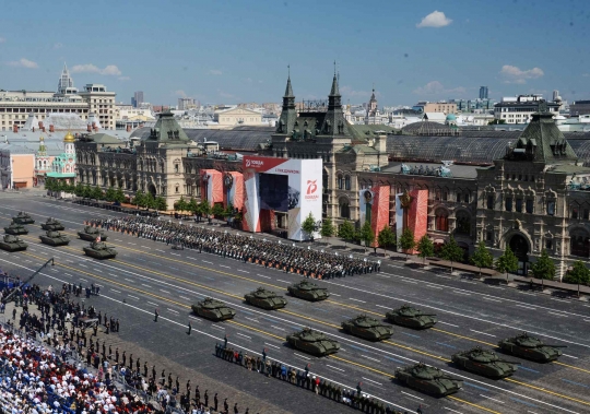 Aksi Tentara Cantik Rusia dalam Victory Day Parade di Moskow