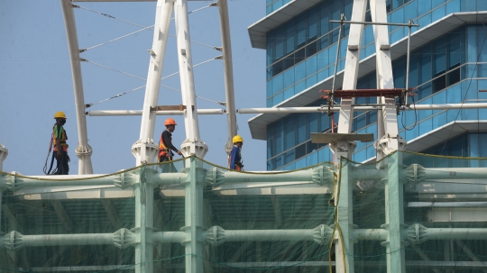 Meninjau Progres Pembangunan Jalur LRT Jabodebek