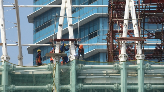 Meninjau Progres Pembangunan Jalur LRT Jabodebek