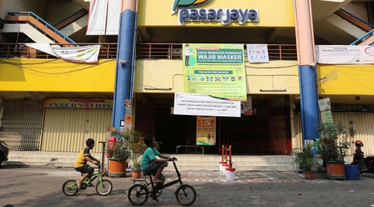 Suasana Pasar Tomang Barat yang Ditutup Sementara