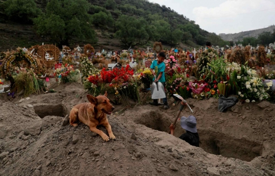 Makam Baru Korban Covid-19 Bermunculan di Meksiko