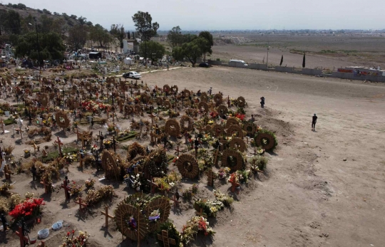 Makam Baru Korban Covid-19 Bermunculan di Meksiko