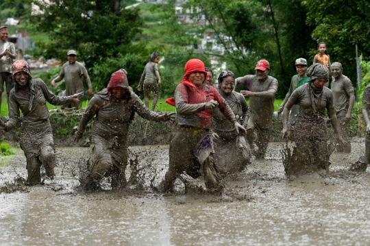 Keseruan Petani Nepal Merayakan Hari Padi Nasional