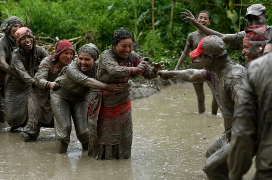 Keseruan Petani Nepal Merayakan Hari Padi Nasional