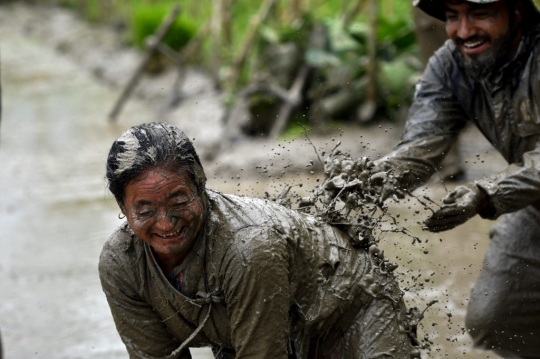 Keseruan Petani Nepal Merayakan Hari Padi Nasional