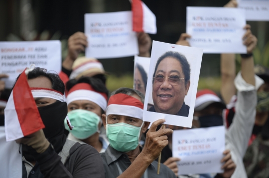 Aksi Warga Indramayu Tuntut KPK Periksa Mantan Bupati Irianto Mahfudz dan Anaknya