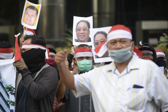 Aksi Warga Indramayu Tuntut KPK Periksa Mantan Bupati Irianto Mahfudz dan Anaknya