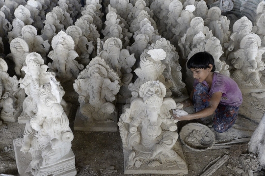 Melihat Pembuatan Patung Dewa Ganesha di India