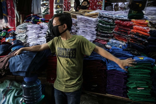 Penjualan Seragam Sekolah Lesu Akibat Corona