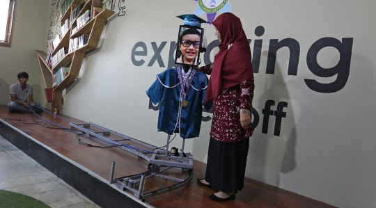 Wisuda Virtual dengan Roboda