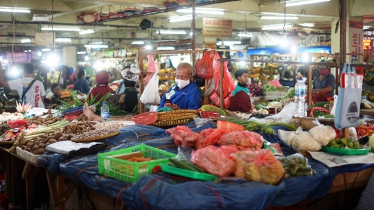 Suasana Pasar Minggu Usai Peniadaan Ganjil-Genap