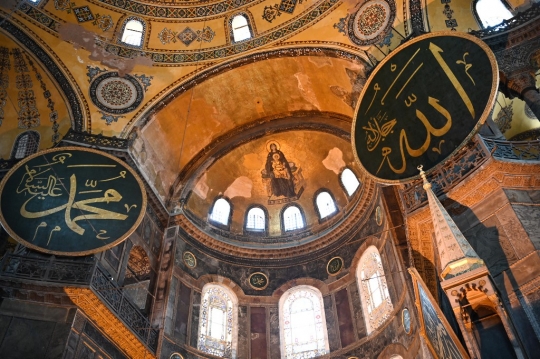 Menyusuri Museum Hagia Sophia, Bekas Katedral yang Akan Diubah Jadi Masjid