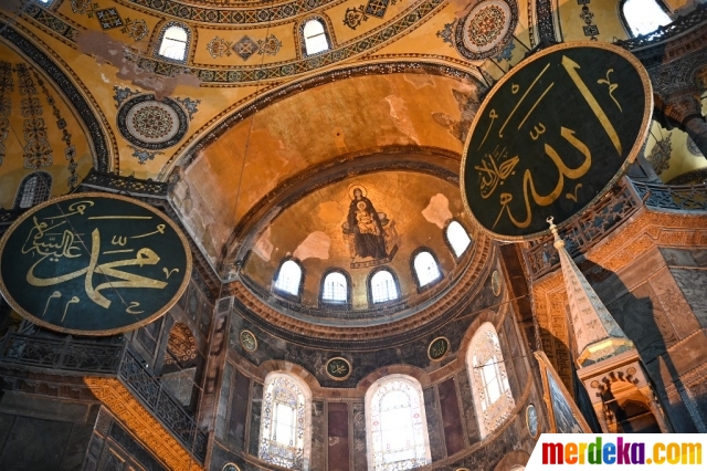 Menyusuri Museum Hagia Sophia, Bekas Katedral yang Akan ...