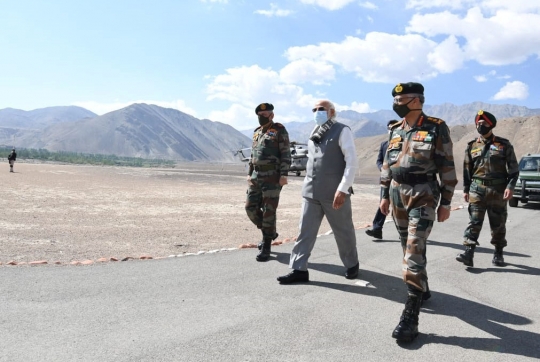 India-China Memanas, Narendra Modi Tinjau Pasukan Militer di Perbatasan