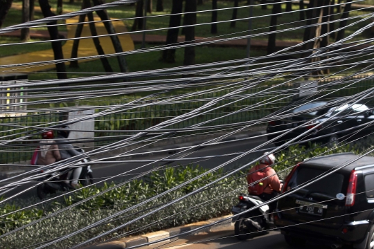 Pemandangan Kabel Kusut di Jakarta