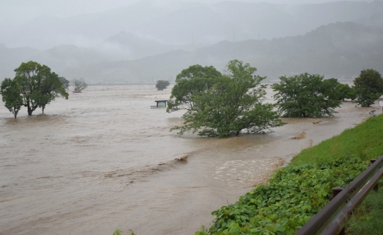 Curah Hujan Tingkat Tinggi, Arus Sungai di Jepang Meluap Dahsyat