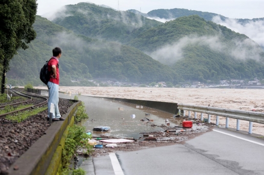 Curah Hujan Tingkat Tinggi, Arus Sungai di Jepang Meluap Dahsyat