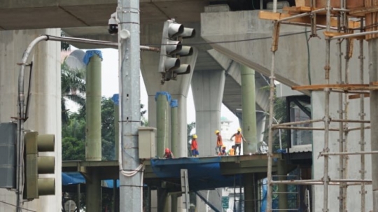 Memantau Progres Pembangunan Skybridge CSW