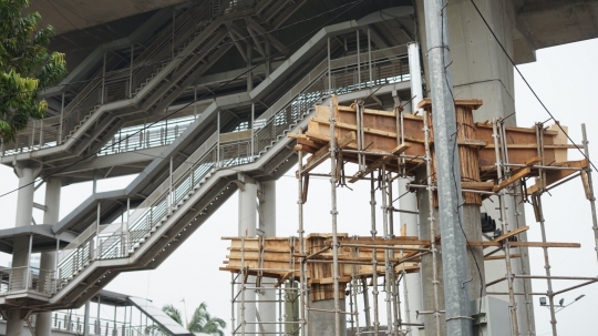 Memantau Progres Pembangunan Skybridge CSW