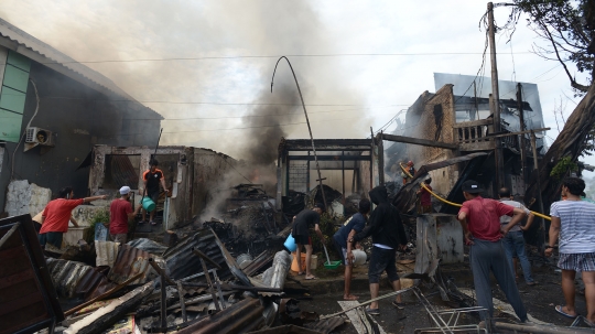 Kebakaran Ruko Mebel di Jalan Minangkabau Barat