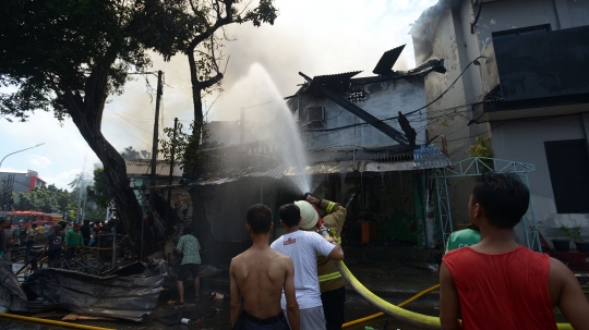 Kebakaran Ruko Mebel di Jalan Minangkabau Barat