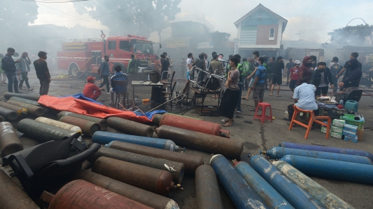 Kebakaran Ruko Mebel di Jalan Minangkabau Barat