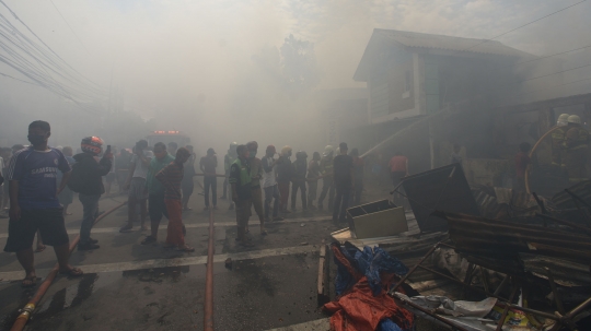 Kebakaran Ruko Mebel di Jalan Minangkabau Barat