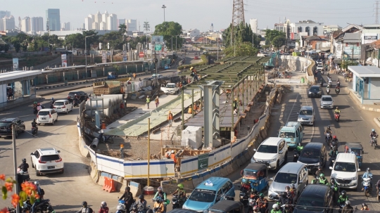 Melihat Progres Pembangunan Underpass Senen Extension