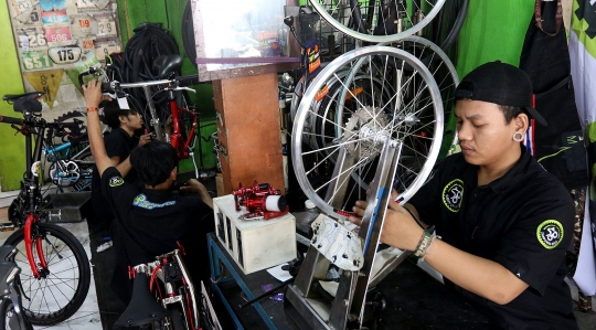 Berkah Bengkel Sepeda di Tengah Pandemi