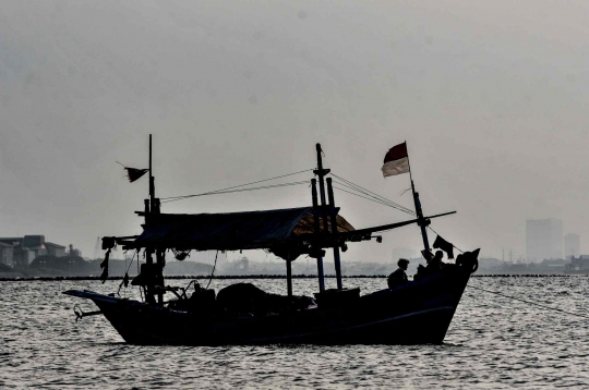 Denyut Kehidupan Nelayan di Sekitar Reklamasi Ancol